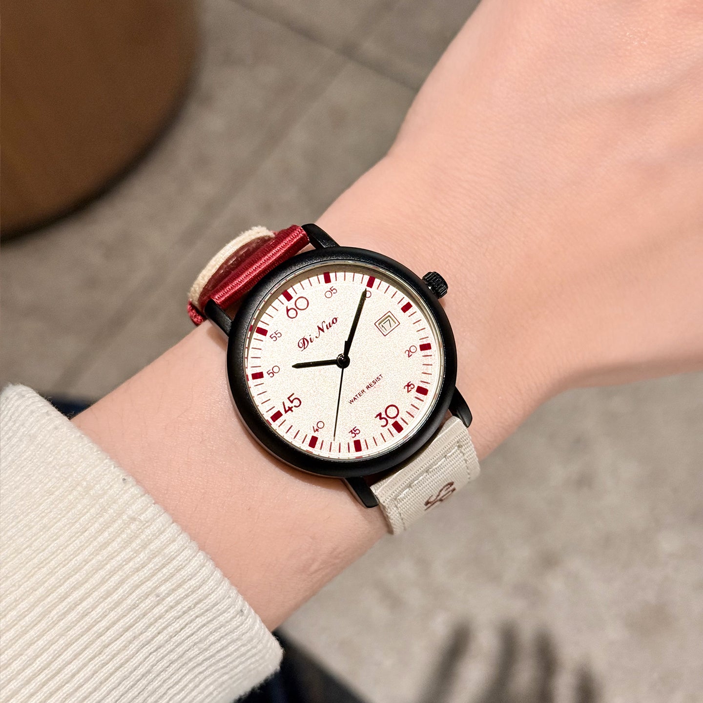 Women’s Casual Fashion Watch with Date Display